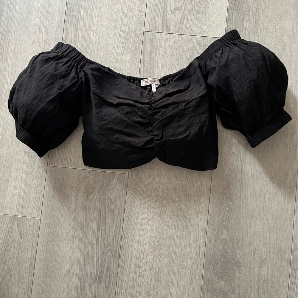 BCBGeneration Black Off-Shoulder Puff Sleeve Crop Top Med. Side Zip NWT